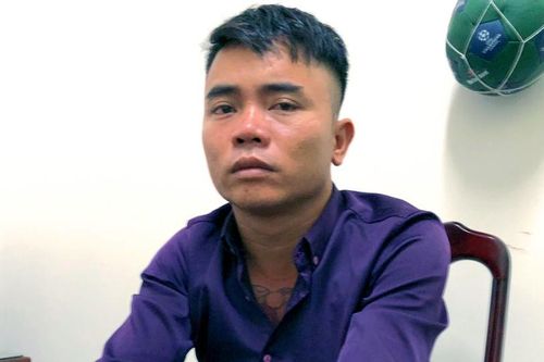 Bảo vệ quán karaoke chém chết khách hát