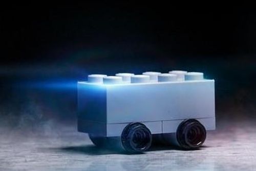 Các tập đoàn lớn chế giễu xe bán tải vỡ kính của tỷ phú Elon Musk