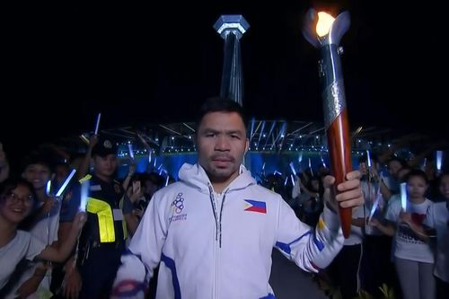 Huyền thoại quyền anh Pacquiao thắp đuốc SEA Games 30
