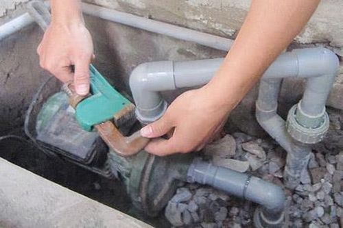 Chủ tịch hội chữ thập đỏ xã bị điện giật tử vong khi sửa máy bơm