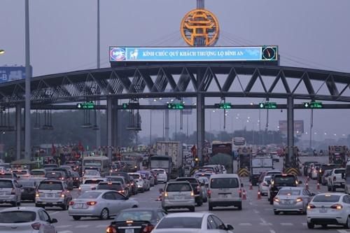 Dịp Tết, các trạm thu phí phải 'xả trạm' nếu xảy ra ùn tắc kéo dài