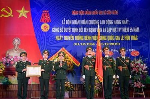 Bệnh viện Bỏng Quốc gia Lê Hữu Trác đón nhận Huân chương Lao động hạng Nhất