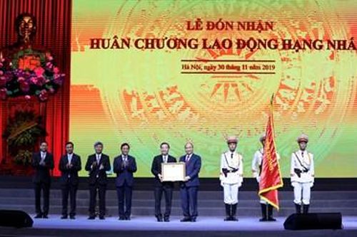 Bộ Khoa học và Công nghệ đón nhận Huân chương Lao động hạng Nhất