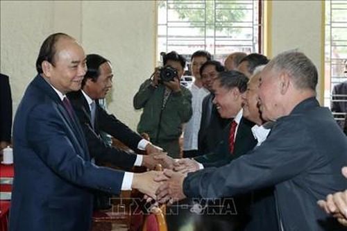 Các đoàn đại biểu Quốc hội tiếp xúc cử tri sau Kỳ họp thứ tám