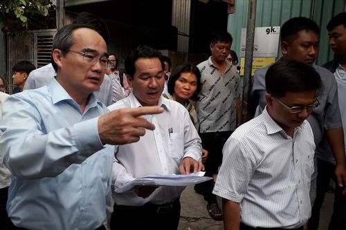 Cán bộ làm trái, khó yêu cầu người dân làm đúng