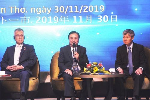 'Muốn trở thành đại bàng thì chơi chung với đại bàng'