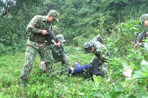 Vừa ra tù lại vượt biên buôn ma túy