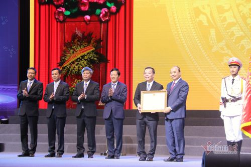 Bộ Khoa học và Công nghệ nhận Huân chương Lao động hạng Nhất