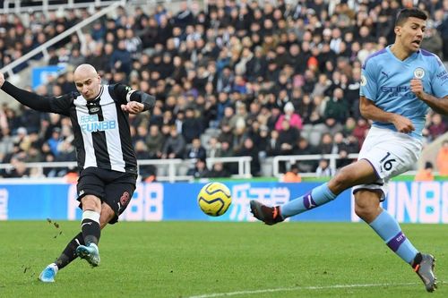 Man City đánh rơi chiến thắng sau màn rượt đuổi kịch tính