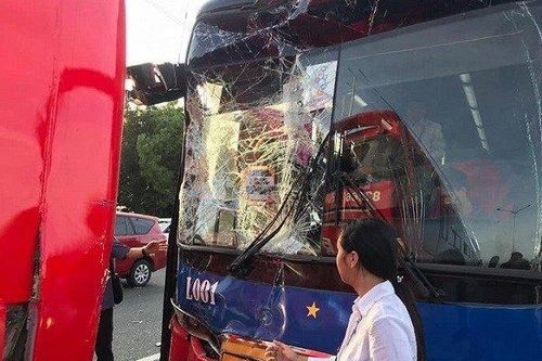Xe chở đoàn Việt Nam gặp tai nạn trên đường đến dự khai mạc SEA Games 30