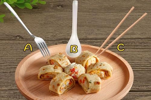 Trắc nghiệm: Cách ăn bánh trứng tố cáo tiêu chí chọn người yêu của bạn