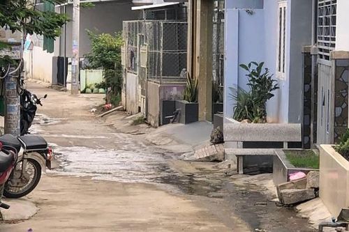Mâu thuẫn trong lúc lấy xe máy, nam thanh niên bị bảo vệ quán karaoke chém nhiều nhát tử vong
