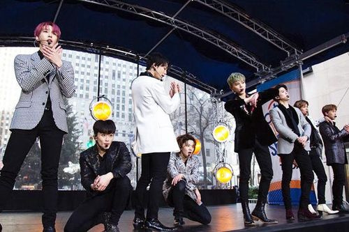 Xem ngay tiết mục bùng nổ 'Superhuman' và 'Highway to Heaven' của NCT 127 trên sân khấu 'Today Show'