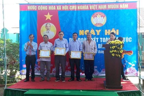 Trưởng khối vận gương mẫu