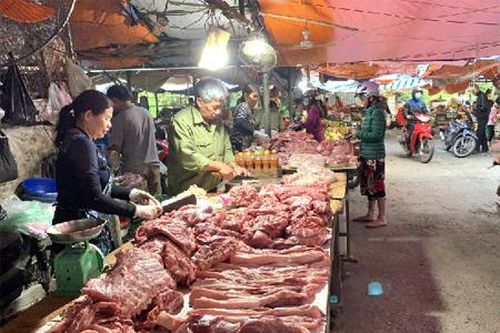 Người tiêu dùng lo lắng khi giá thịt lợn không ngừng tăng
