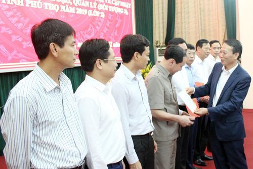 Bế giảng lớp bồi dưỡng cán bộ dự nguồn cấp tỉnh