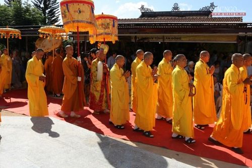 Lâm Đồng : Cung thỉnh kim quan HT.Thích Tánh Hải nhập bảo tháp