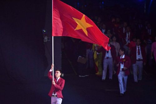 Đoàn Việt Nam diễu hành tại lễ khai mạc SEA Games 30