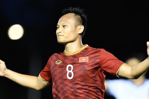 Trọng Hoàng được khen vẫn còn trẻ khi đá cùng đội U22