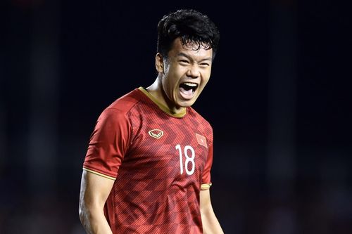 Văn Lâm ăn mừng bàn gỡ hòa của U22 Việt Nam trước U22 Indonesia