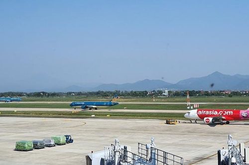 Liên tiếp phát hiện nhiều tàu bay bị rách lốp tại Nội Bài