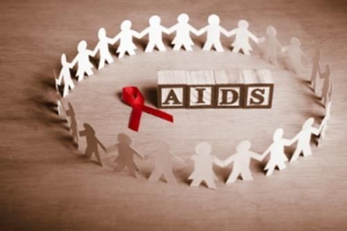 Ba cháu bé nhập viện vì nghi bị phơi nhiễm HIV