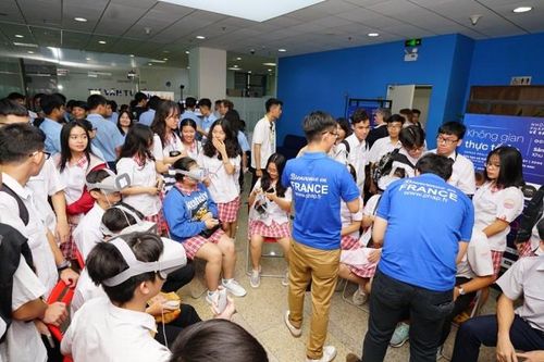 Hơn 1.200 học sinh, sinh viên trải nghiệm công nghệ mới tại Ngày hình ảnh kỹ thuật số