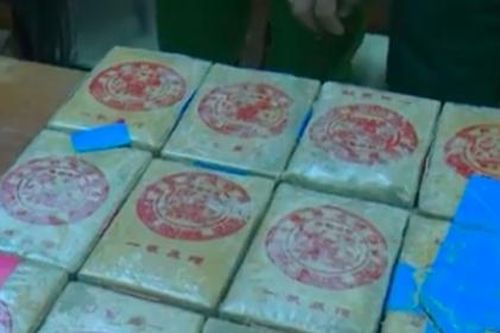 Thu giữ hàng chục bánh heroin có chữ Trung Quốc trôi dạt vào bờ biển Quảng Nam