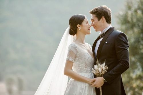 Sao Việt ngày 30/11: Hoàng Oanh nhập viện cấp cứu ngay trước lễ cưới