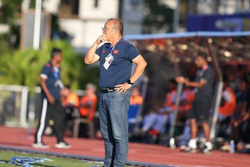 Các 'điểm nóng' trên sân Rizal Memorial