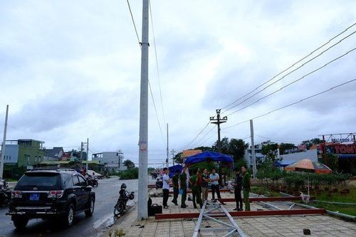 Điện giật tập thể trong lúc thi công quán ăn khiến 11 người thương vong