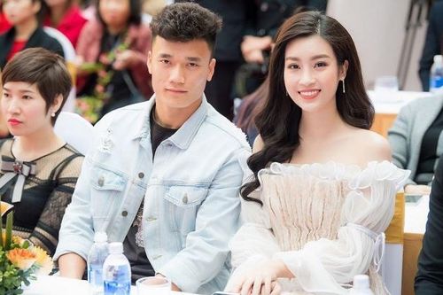 CĐV Việt Nam: 'Bùi Tiến Dũng đóng quảng cáo, quên cách bắt bóng rồi!'