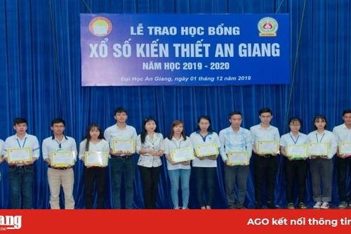 Trao 243 suất Học bổng Xổ số kiến thiết An Giang đợt I, năm học 2019- 2020