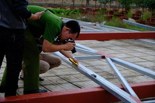 Dựng xà gồ vướng dây điện, 1 người chết, 10 người bị thương