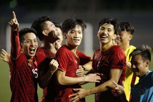Ngược dòng ngoạn mục, U22 Việt Nam rộng cửa vào bán kết SEA games 30
