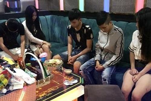 Hàng chục đối tượng 'phê' ma túy trong quán karaoke