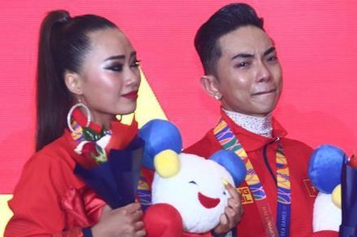 Phan Hiển bật khóc khi nhận HCV tại SEA Games