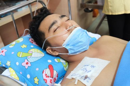 Thầy giáo nghèo mắc bệnh chưa có thuốc chữa