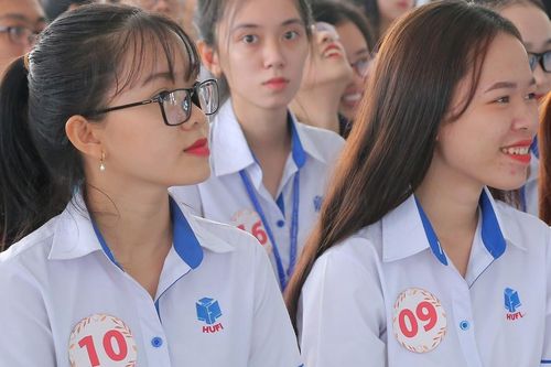 ĐH Công nghiệp Thực phẩm TP.HCM cấm sinh viên cạo trọc đầu