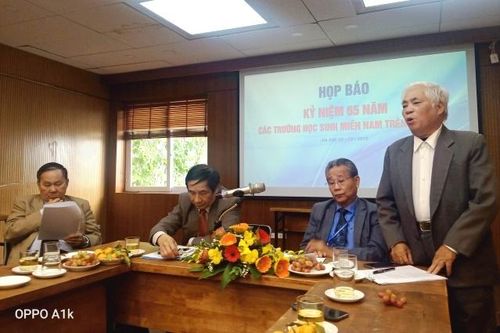 65 năm các trường học sinh miền nam trên đất bắc