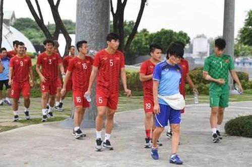 Thầy Park yêu cầu học trò ra công viên... đi dạo