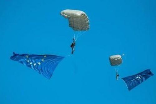NATO 70 tuổi cần 'tay trong tay' với lục địa già