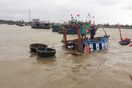 Một tàu đánh cá của ngư dân Hà Tĩnh bị chìm