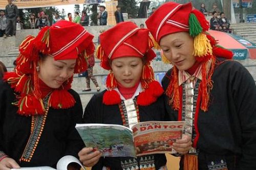 Tạo nóng, thổi phồng - 'bình cũ, rượu cũ'