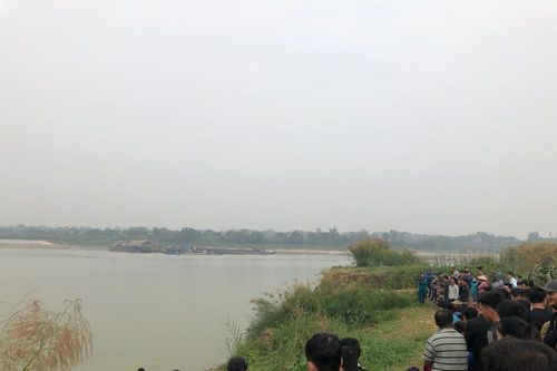 Lộ nguyên nhân người đàn ông tử vong dưới suối với nhiều vết cứa ở cổ
