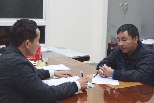 Giám đốc đi buôn bán pháo, đâm xe vào Công an tẩu thoát