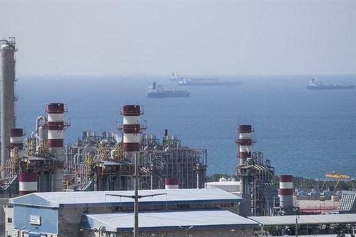 Iran vẫn tiếp tục bán dầu bất chấp lệnh trừng phạt của Mỹ