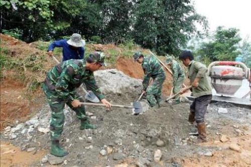 Đảng viên quân hàm xanh giúp dân nghèo biên giới Lào Cai