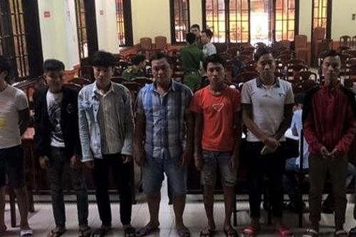 Đưa ma túy vào karaoke bán cho con nghiện để kiếm lời