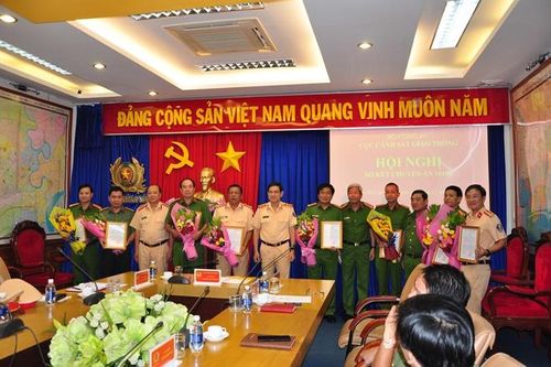Thưởng 'nóng' các đơn vị có thành tích đấu tranh với cát tặc